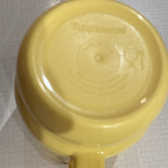 Vintage Tupperware reheat able mugs - Picture 4 of 4